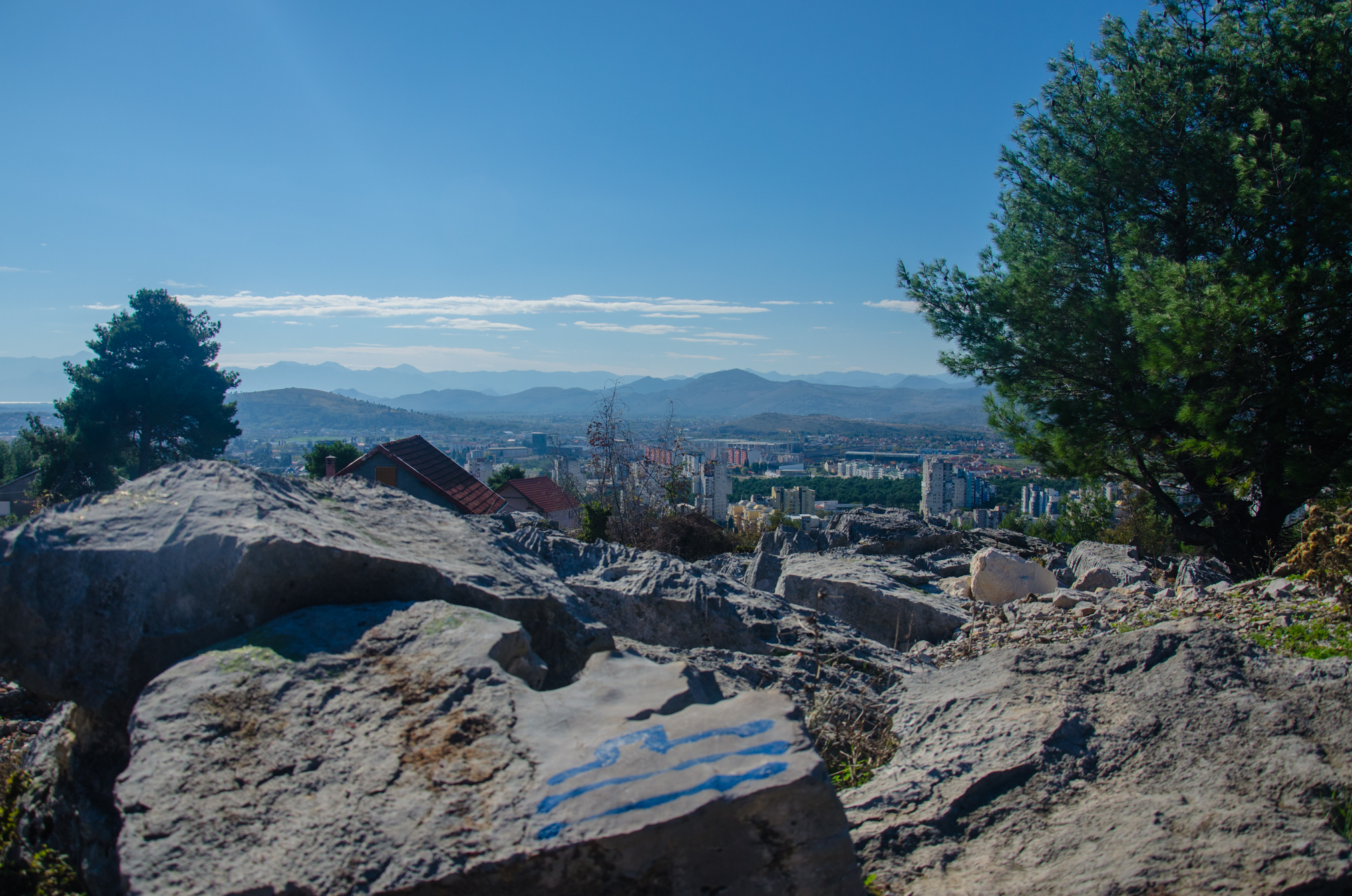 Divlja i lijepa, takva je Podgorica sa Malog brda. I u mojim očima